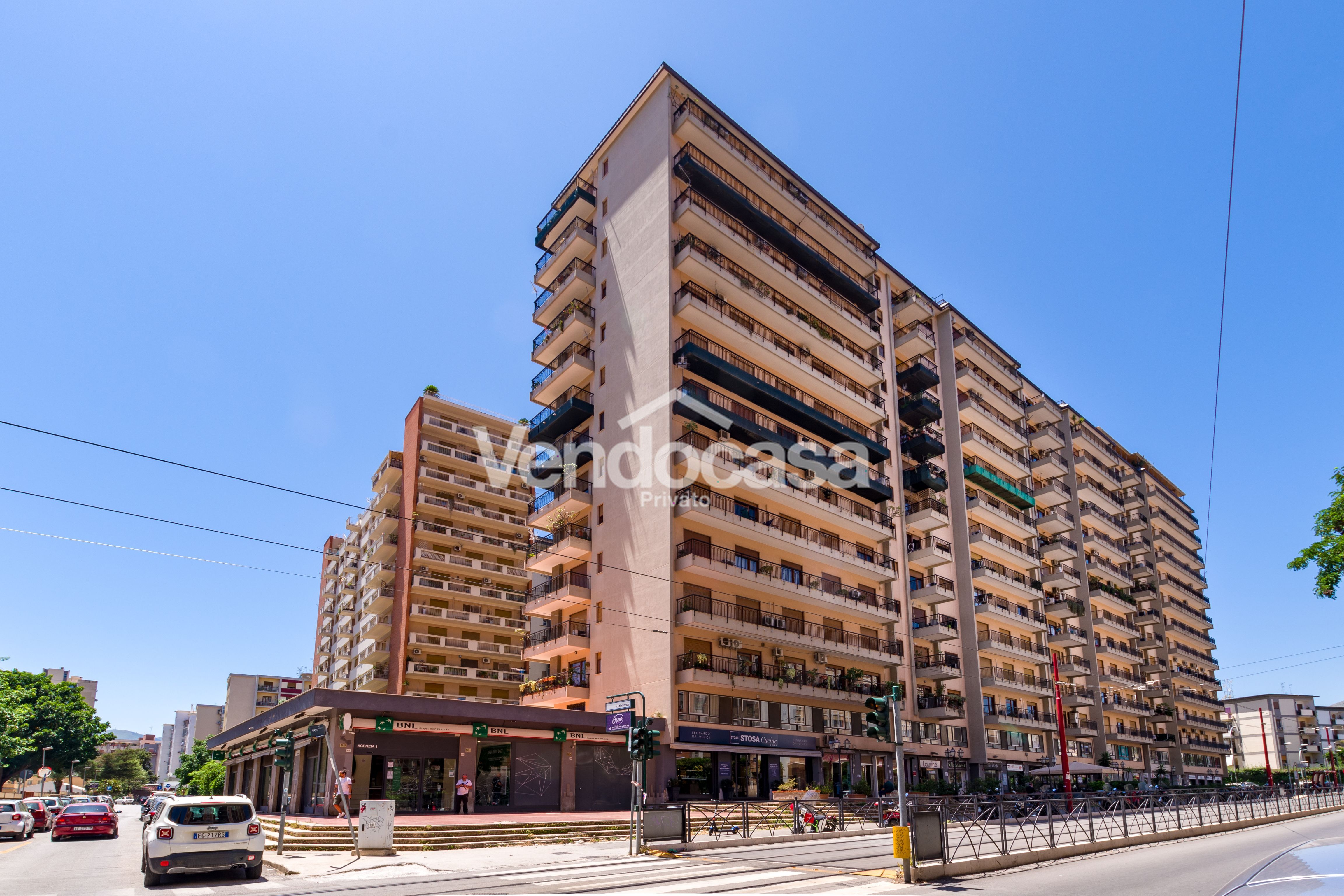 PANORAMICO 7 VANI, TRIPLO PROSPETTO, LEONARDO DA VINCI, 240 MQ – in vendita a Palermo – foto 1